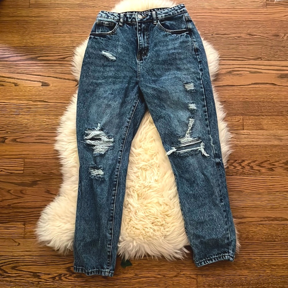 Ripped light wash straight jeans never worn